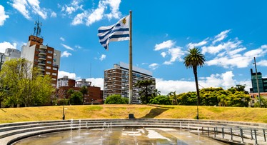 Traslado de trabajadores a Uruguay: cumplimiento laboral y migratorio para empresas