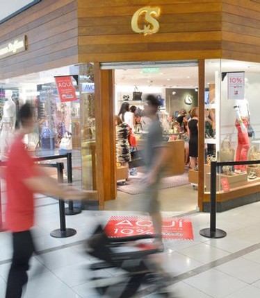 Carmen Steffens en el segundo nivel de Punta Carretas Shopping. 