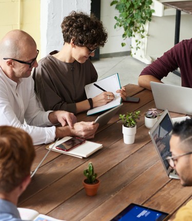 Reactivación de empresas: políticas de promoción de empleo y beneficios previstos