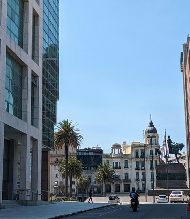 El Salario y los Contratos de Trabajo en Uruguay